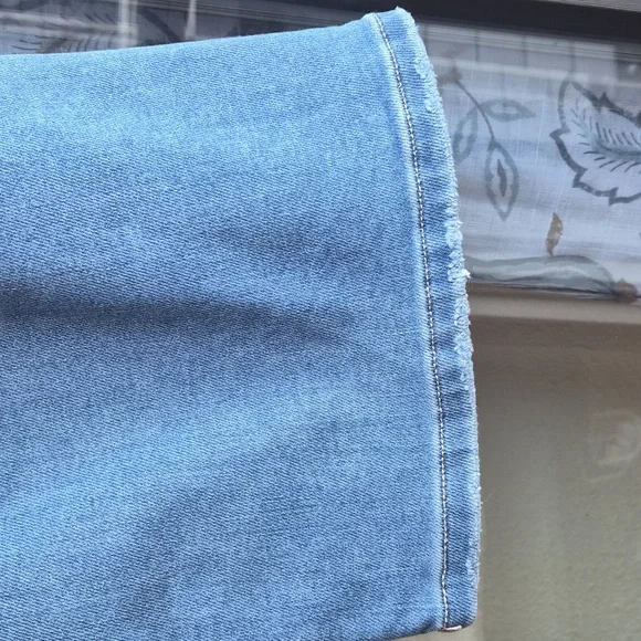 NWT High Rise, Wide Leg Women's Jeans - Picture 3 of 6